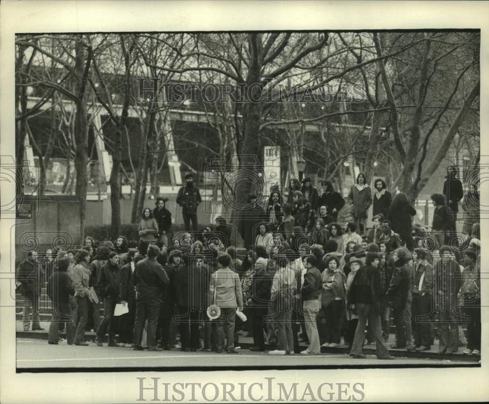 1971 Press Photo Pieacenicks assemble in New York City for a ride to Washington- Historic Images