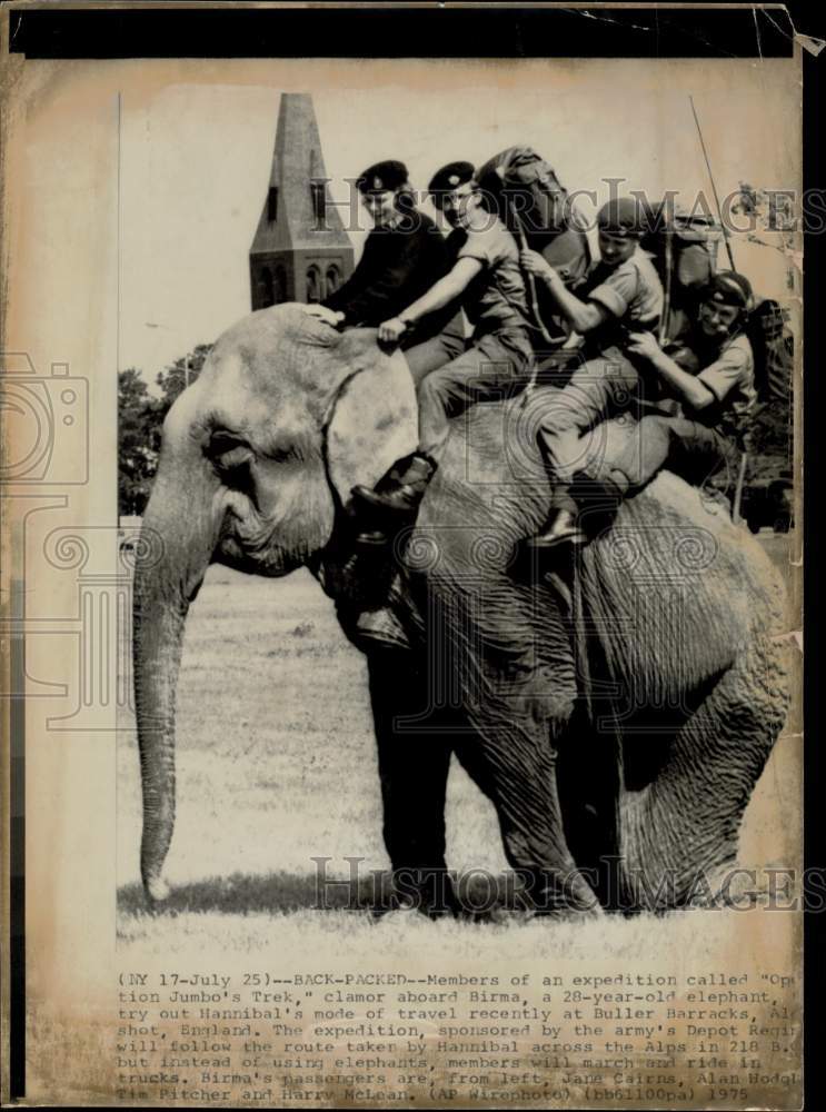 1975 Press Photo Operation Jumbo&#39;s Trek members aboard Birma at Buller Barracks- Historic Images