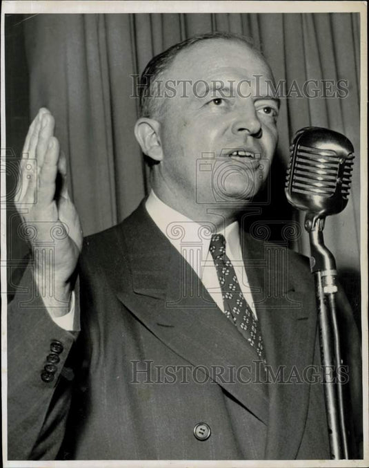 1949 Press Photo Harold Stassen gestures with hand as he discusses Truman speech- Historic Images