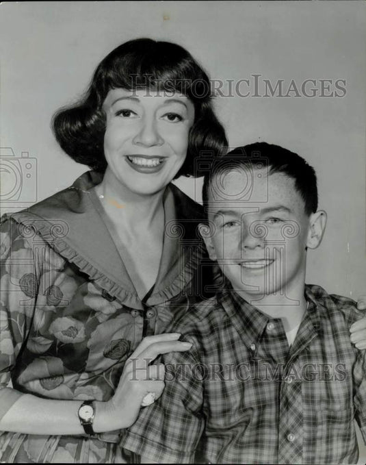 1964 Press Photo Imogene Coca and Billy Booth in "Aunt Grindl" - lra01277- Historic Images