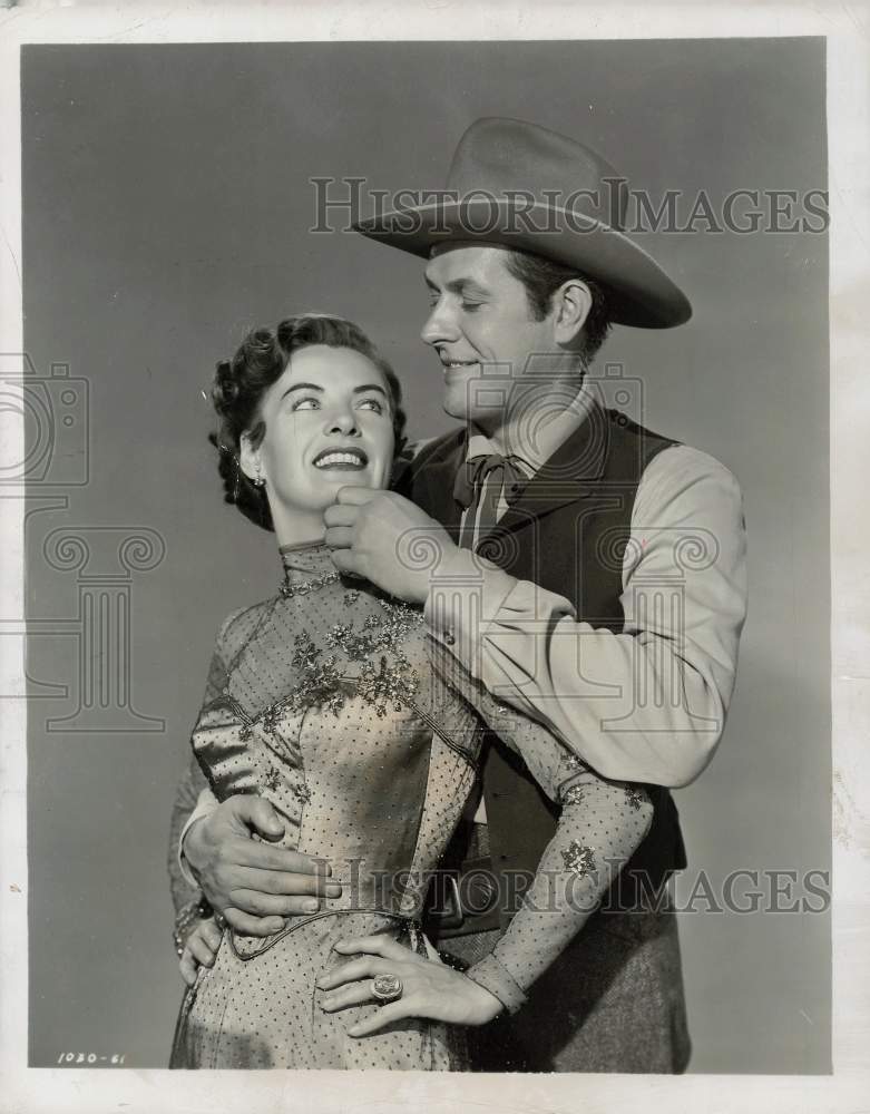 1950 Press Photo Actors Ella Raines and Vaughn Monroe star in &quot;Singing Guns&quot;- Historic Images