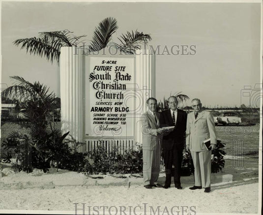 1957 Press Photo Men pose at the future site of South Dade Christian Church- Historic Images