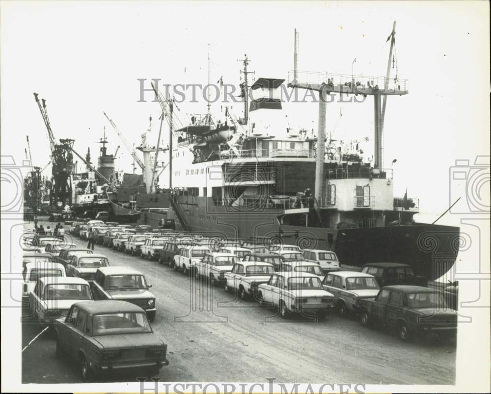 1978 Press Photo Soviet-made &quot;Leda&quot; cars line a dock at Luanda, Angola- Historic Images