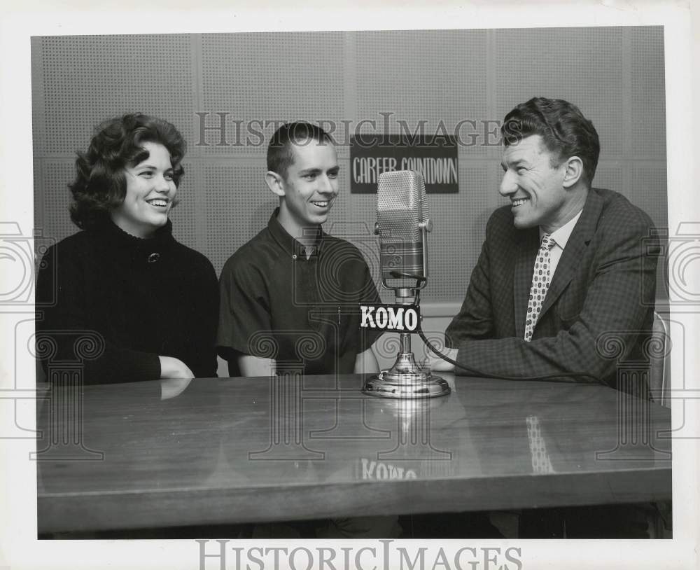 1962 Press Photo Vilem Sokol, Ken Emerson &amp; Janice Horsey at KOMO radio- Historic Images