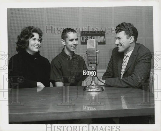 1962 Press Photo Vilem Sokol, Ken Emerson & Janice Horsey at KOMO radio- Historic Images