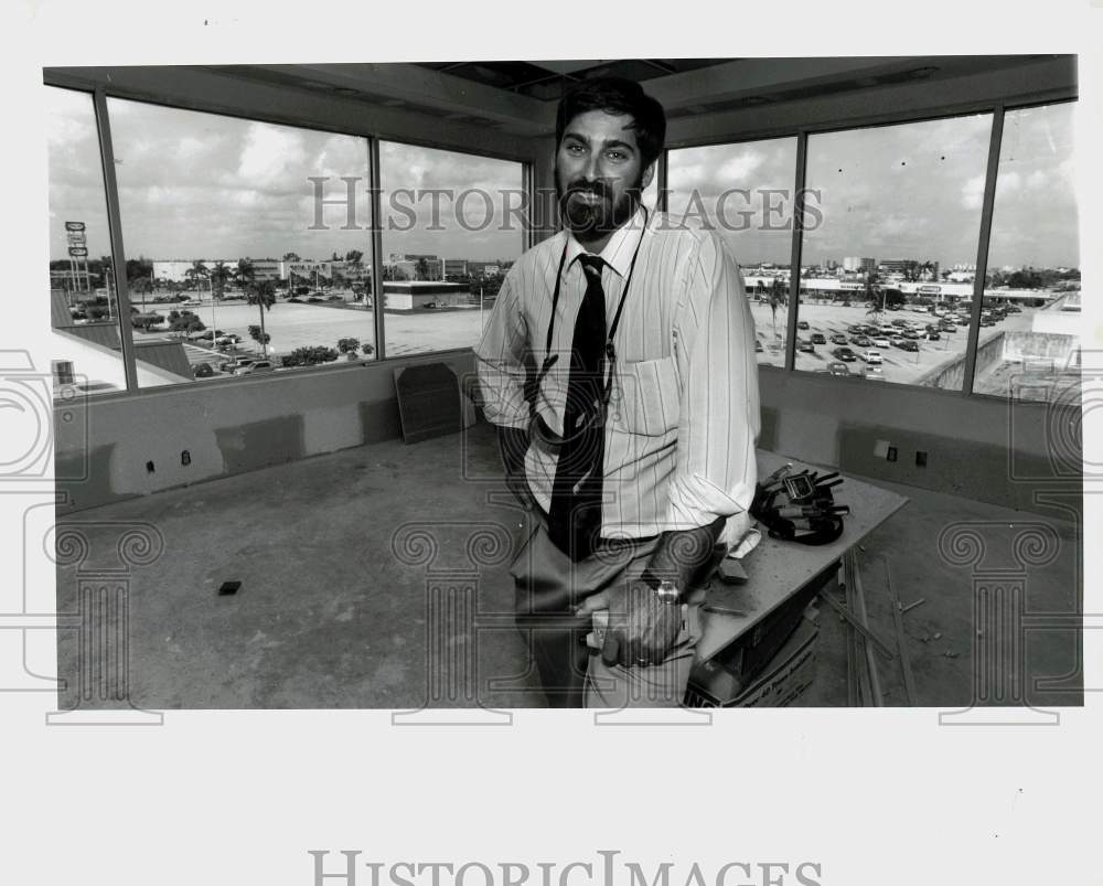 1994 Press Photo David L. Eisenstadt, Palm Springs Mile Shopping Center Director- Historic Images