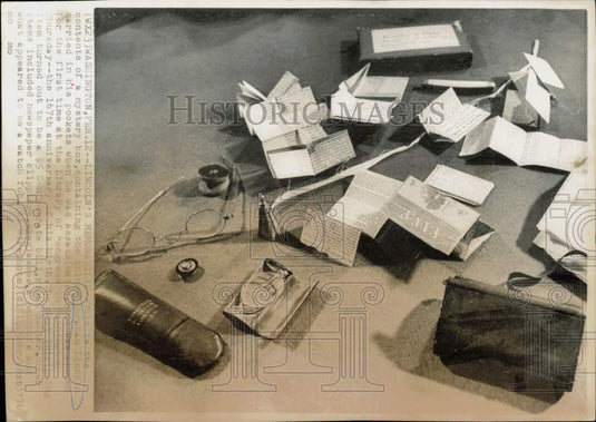 1976 Press Photo Abraham Lincoln's memorabilia inside the mystery box- Historic Images