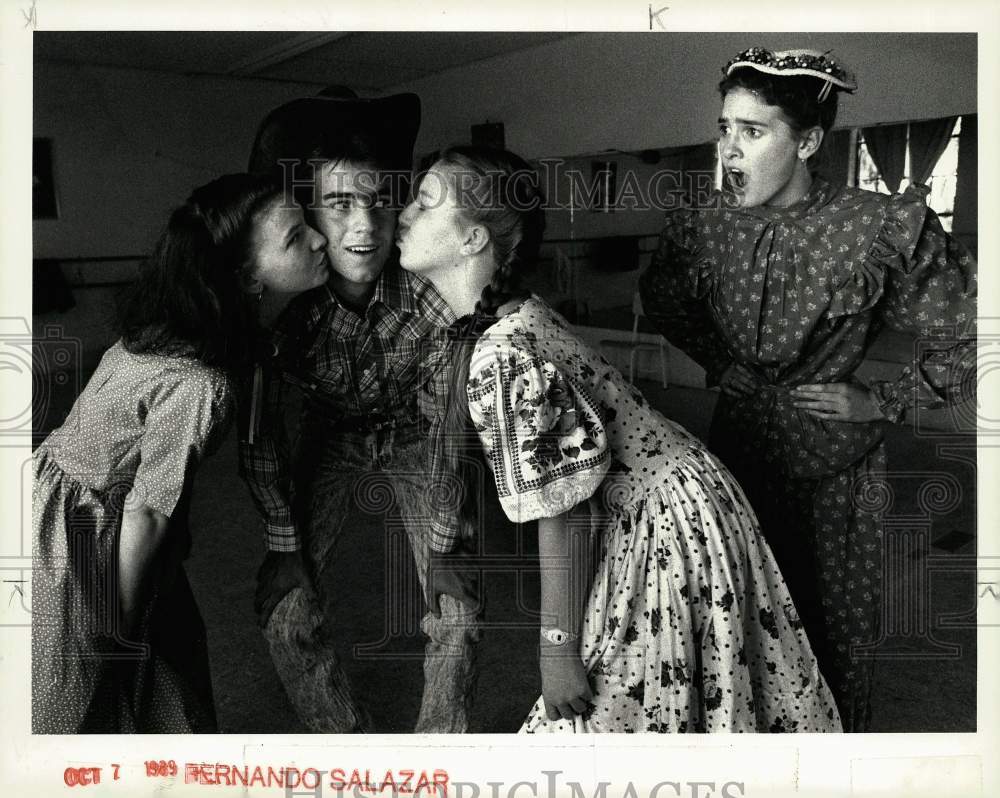 1989 Press Photo The cast during rehearsal of &quot;Oklahoma&quot; play - lra05890- Historic Images