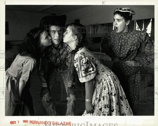 1989 Press Photo The cast during rehearsal of "Oklahoma" play - lra05890- Historic Images