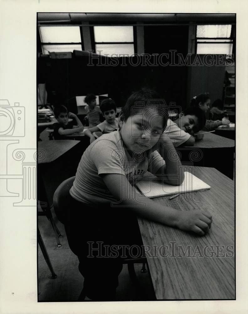 1989 Press Photo Student inside classroom at Roosevelt School - lra05921- Historic Images