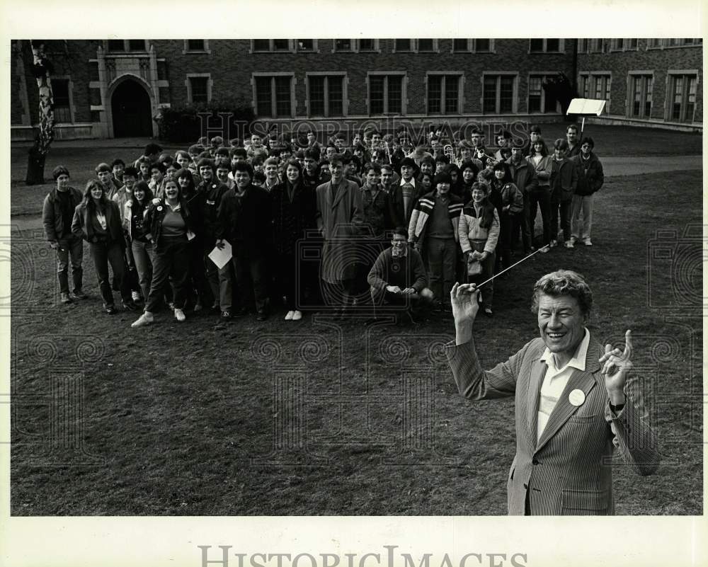 Press Photo Vilem Soko, Youth Symphony Conductor with Musicians - lra06257- Historic Images