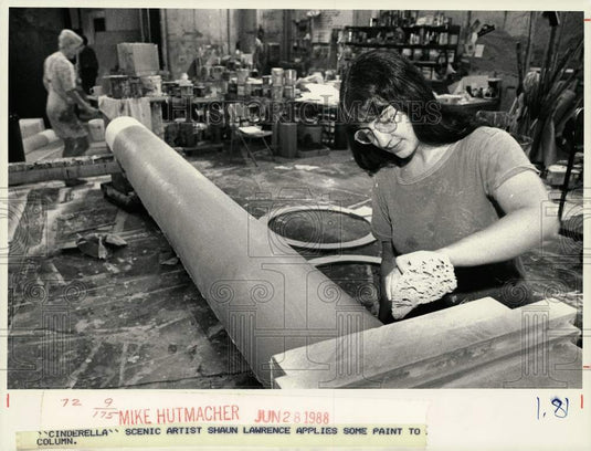 1988 Press Photo Shaun Lawrence, scenic artist for "Cinderella" applies paint- Historic Images