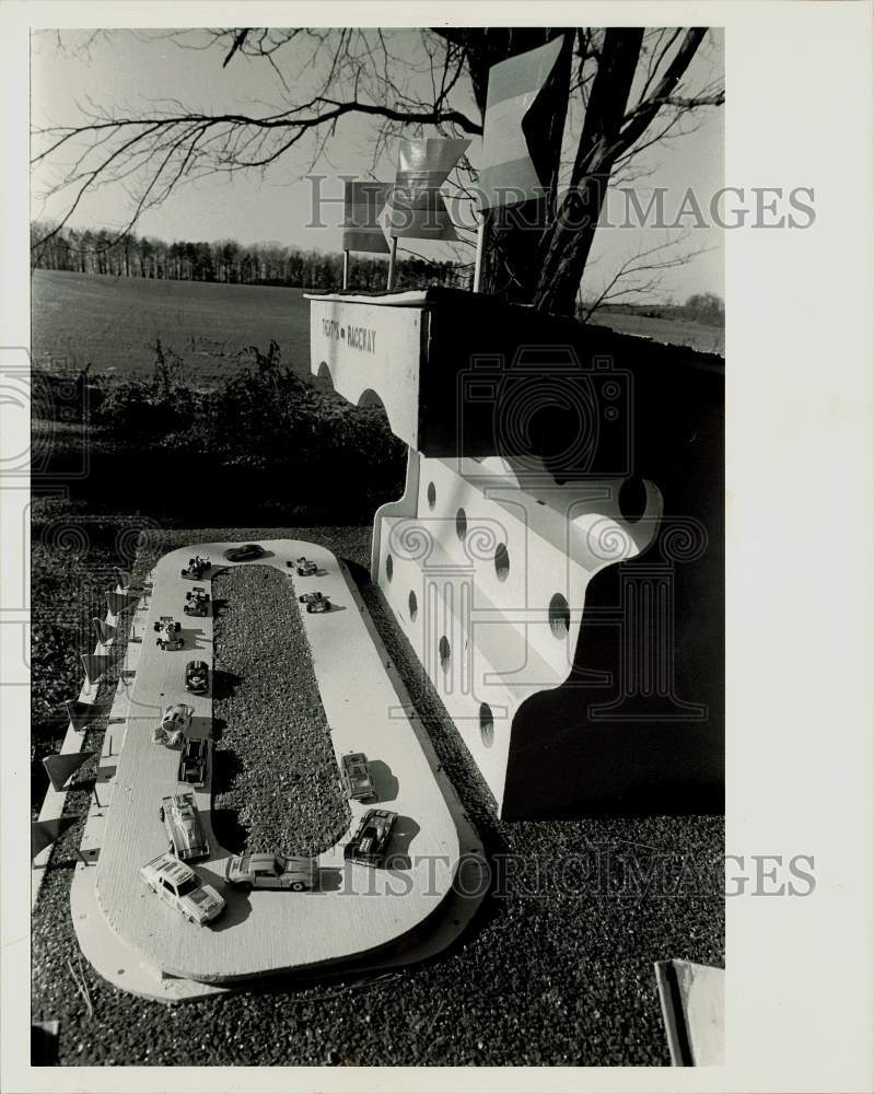 1985 Press Photo Trent&#39;s Raceway made by Tom Lowery for his grandson in Wingate- Historic Images