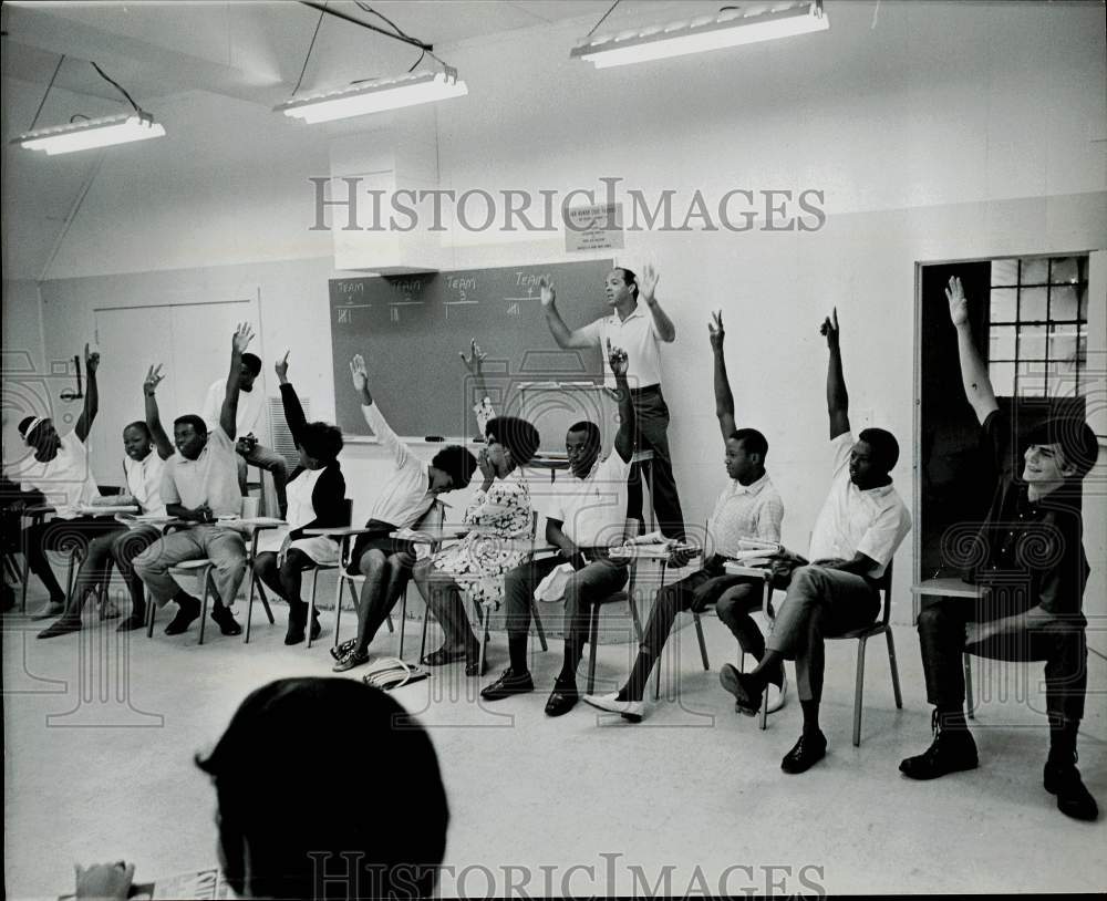 1969 Press Photo Upward Bound students and teacher with hands raised - lra10729- Historic Images