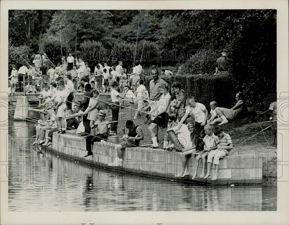 1962 Press Photo Youths compete in Charlotte News fishing rodeo at Freedom Park- Historic Images