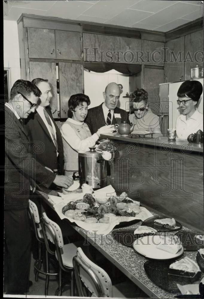 1967 Press Photo Candidates &amp; wives at Citizen&#39;s association party in Charlotte- Historic Images