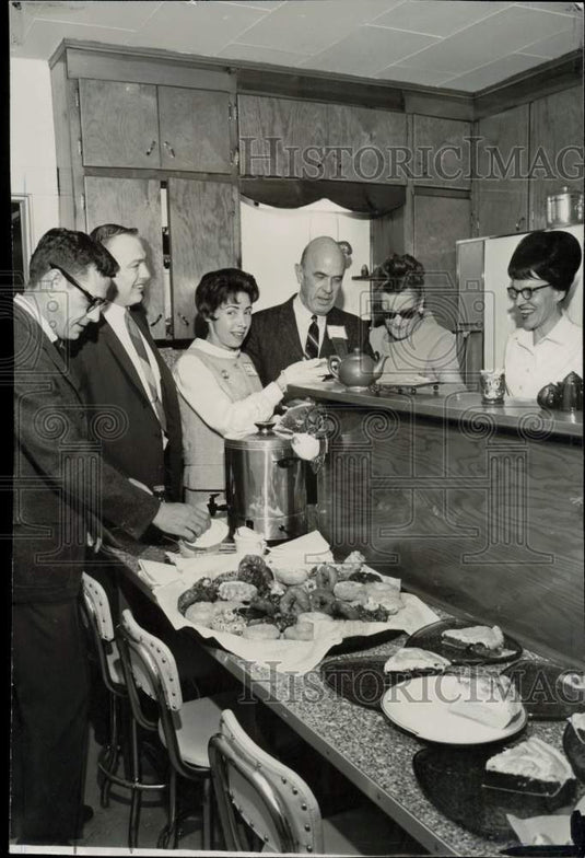 1967 Press Photo Candidates & wives at Citizen's association party in Charlotte- Historic Images
