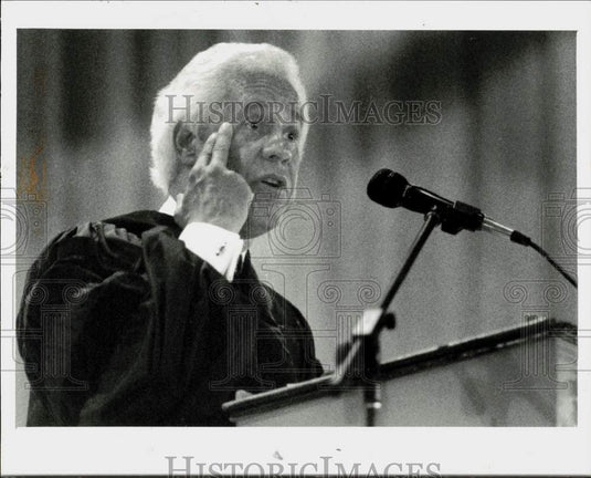 1993 Press Photo Gov. Douglas Wilder speaks at Livingstone College graduation- Historic Images