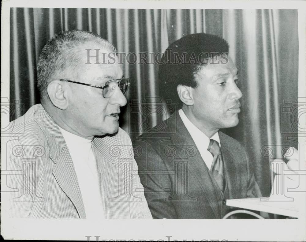 1972 Press Photo William Lucas and Sheriff in front of microphones - lra13666- Historic Images