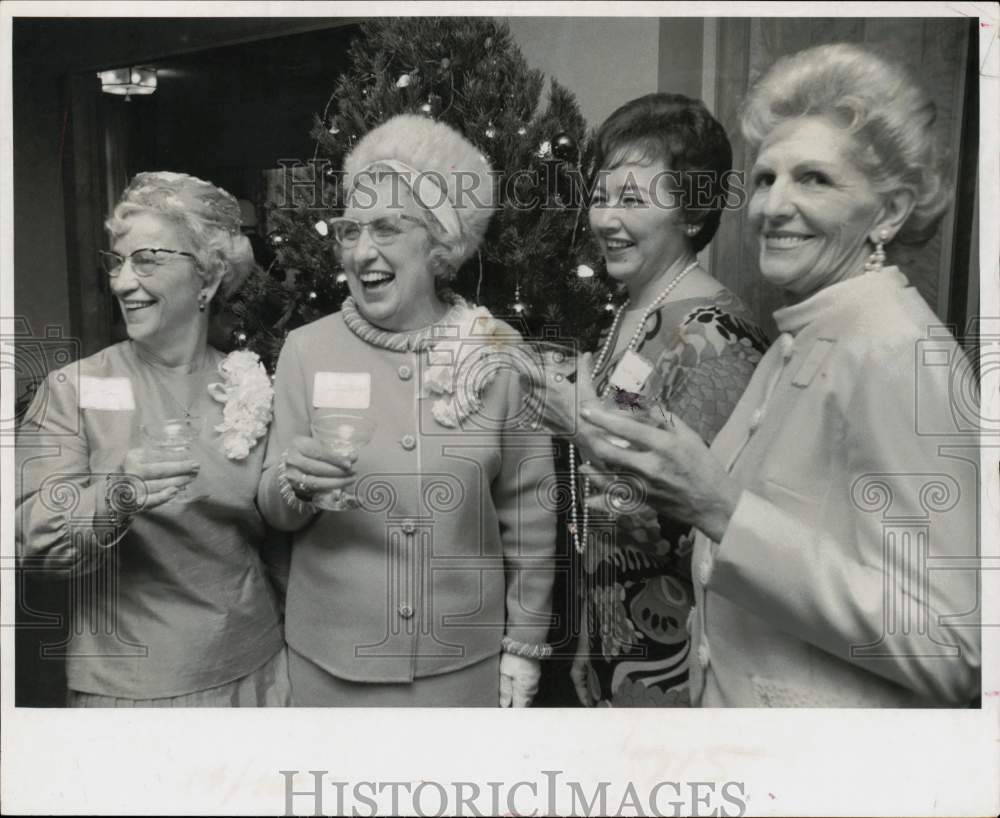 1969 Press Photo St. Petersburg Retired OfficerÃ¢â‚¬s Wives Club at Christmas Tea- Historic Images