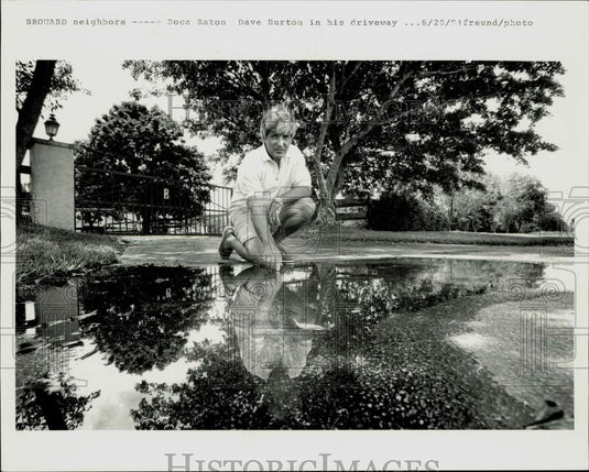 1991 Press Photo Dave Burton in his driveway in Boca Raton, Florida. - lra16585- Historic Images