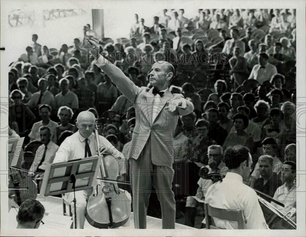 1967 Press Photo Erich Leinsdorf performs on &quot;An Evening at Tanglewood,&quot; on NBC.- Historic Images