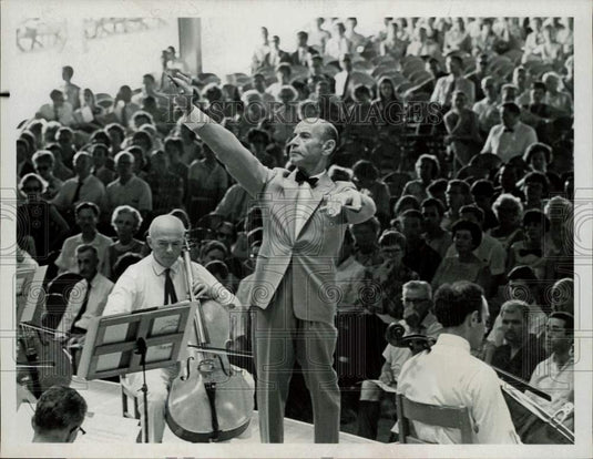 1967 Press Photo Erich Leinsdorf performs on "An Evening at Tanglewood," on NBC.- Historic Images