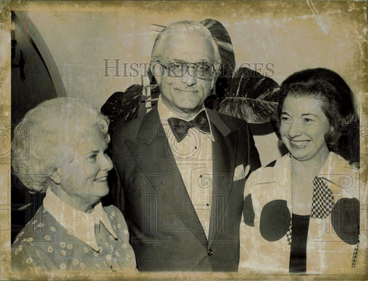 1974 Press Photo Mrs. Henry Perna with Mr. and Mrs. M. R. Harrison - lra16963- Historic Images