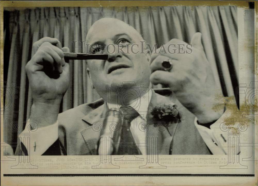 1971 Press Photo Finance Minister EJ Benson during a press conference in Ottawa- Historic Images