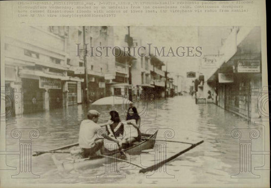 1972 Press Photo Residents travel by boat on a flooded street in Manila- Historic Images