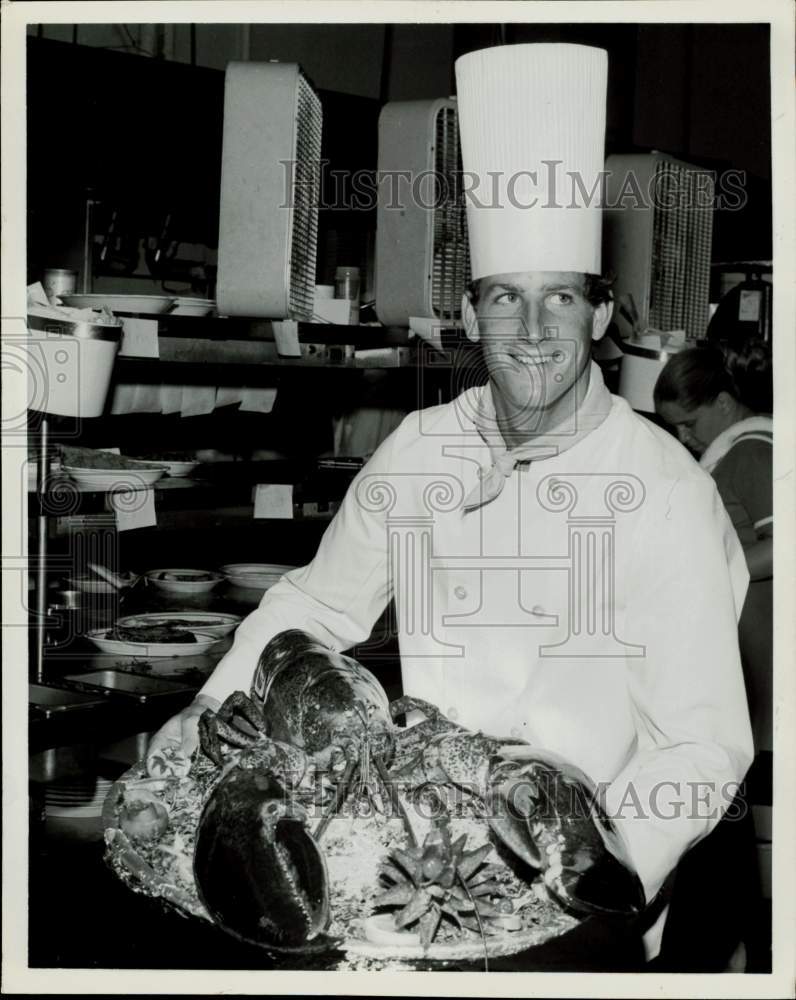 Press Photo Chef Holding Lobster Platter - lra18907- Historic Images