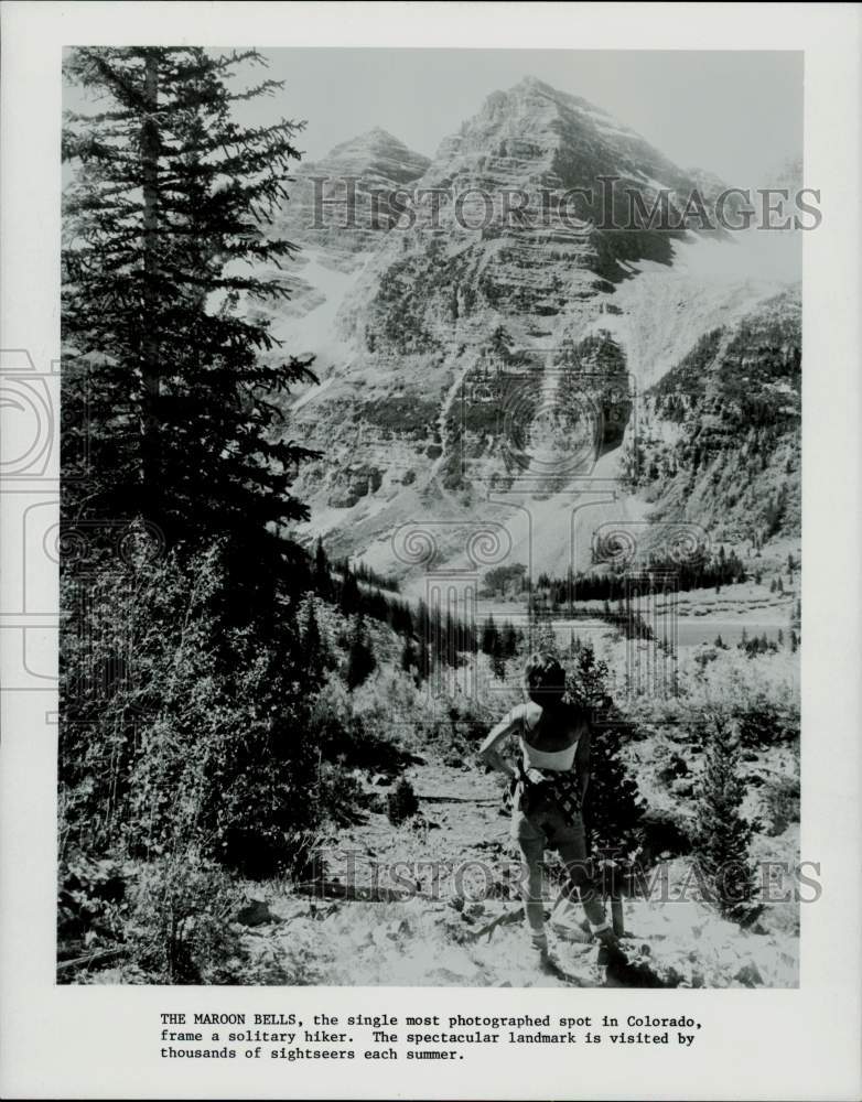 Press Photo Maroon Bells Viewed by Hiker in Colorado - lra19864- Historic Images