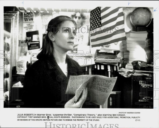 1997 Press Photo Julia Roberts in a scene from "Conspiracy Theory" film- Historic Images