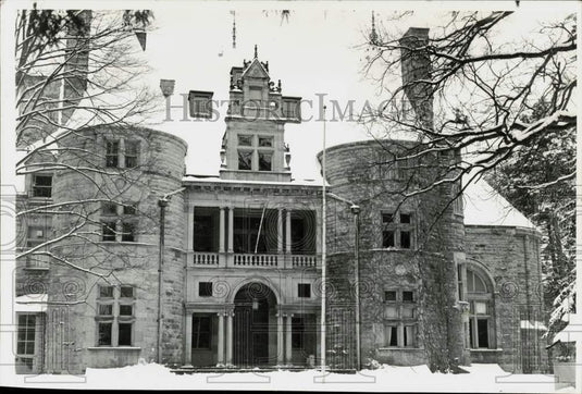 Press Photo Exterior view of 19th century Searles Castles in Great Barrington- Historic Images