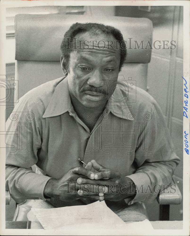 1971 Press Photo Police Chief William &quot;Boone&quot; Darden at his office - lra21651- Historic Images