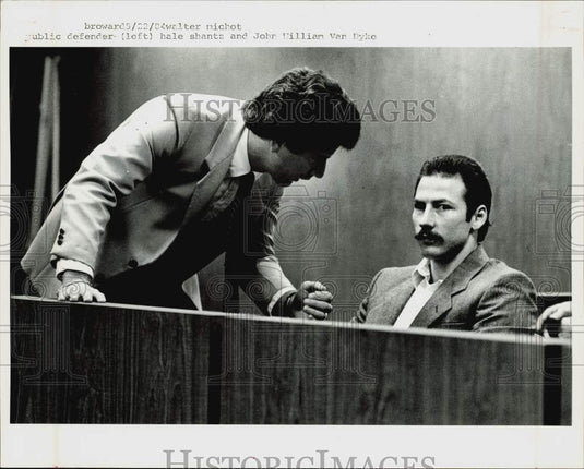 1984 Press Photo Public defender Hale Shantz talks to John Williams Van Dyke- Historic Images