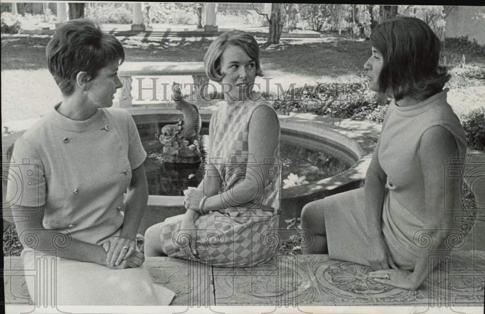 1967 Press Photo Ladies plan for the Olympic Ski Team party at Pinehurst Club- Historic Images