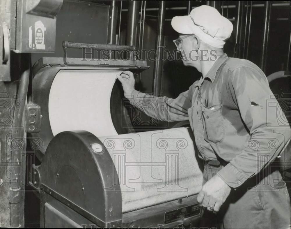 1954 Press Photo Miami Herald stereotyper C. W. Clay at work - lra23250- Historic Images