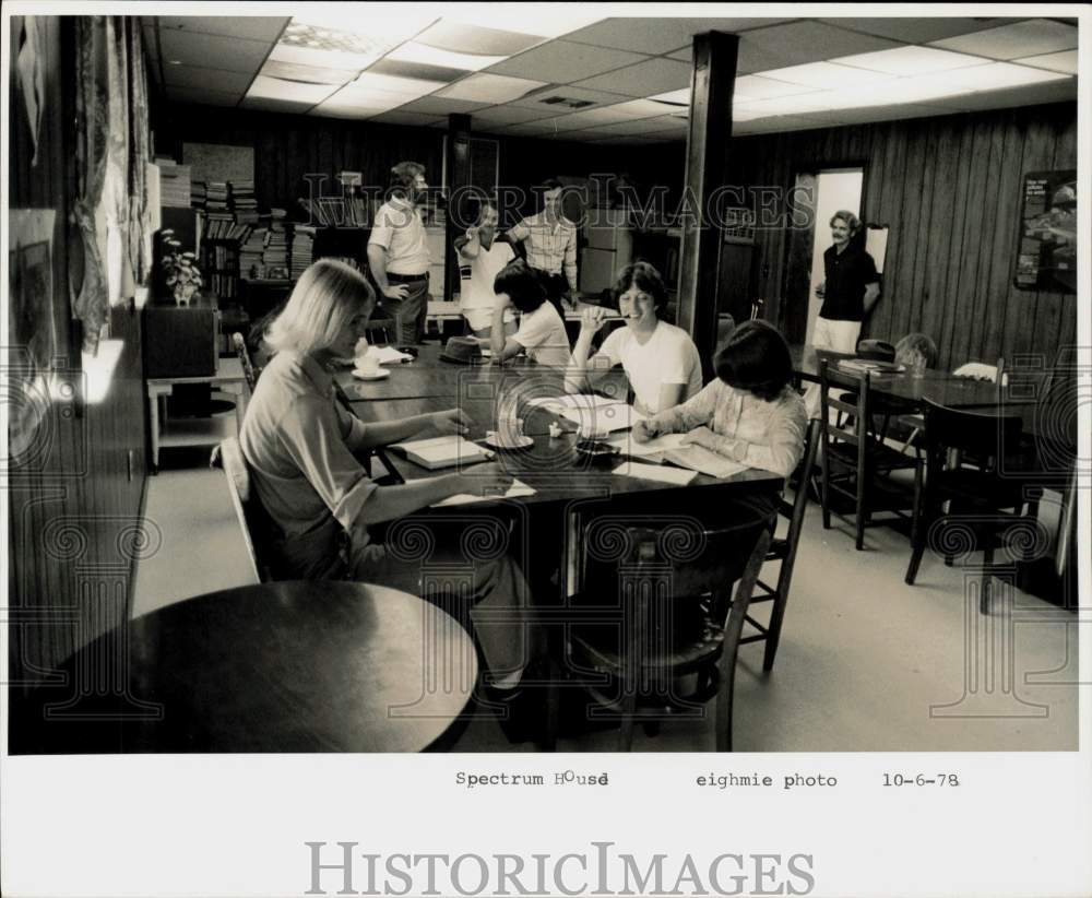 1978 Press Photo Study room at Spectrum House - lra23337- Historic Images