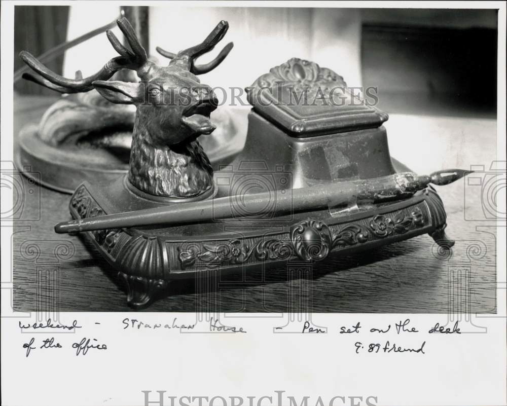 1989 Press Photo Pen set on the desk of the office at Stranahan House- Historic Images