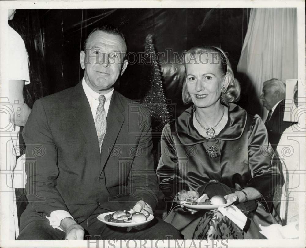 1966 Press Photo Mr. and Mrs. Bruce Lister Knight at Oushental Party in Miami- Historic Images