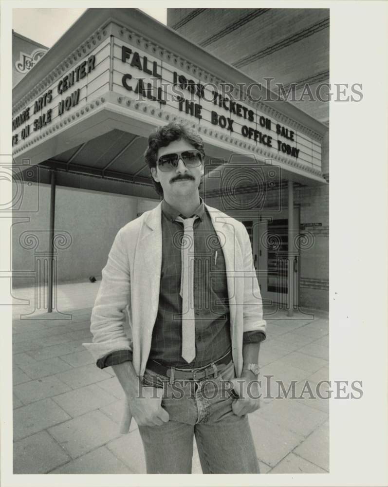 1985 Press Photo Mark Nichols, operations booking supervisor at Spirit Square.- Historic Images