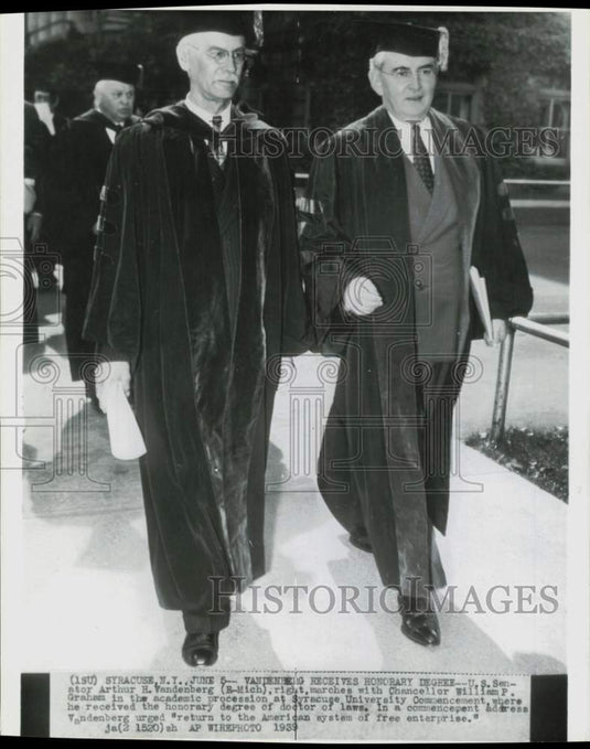 1939 Press Photo Arthur Vandenberg & William Graham march at Syracuse graduation- Historic Images