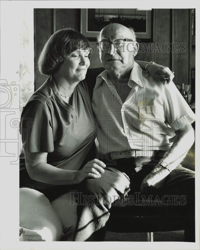 1981 Press Photo Rolland Slatzer and wife at their home - lra28649- Historic Images