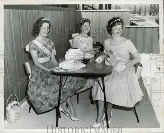 1960 Press Photo Renton's Longacres Day royalty Carol Koenigs and her princesses- Historic Images
