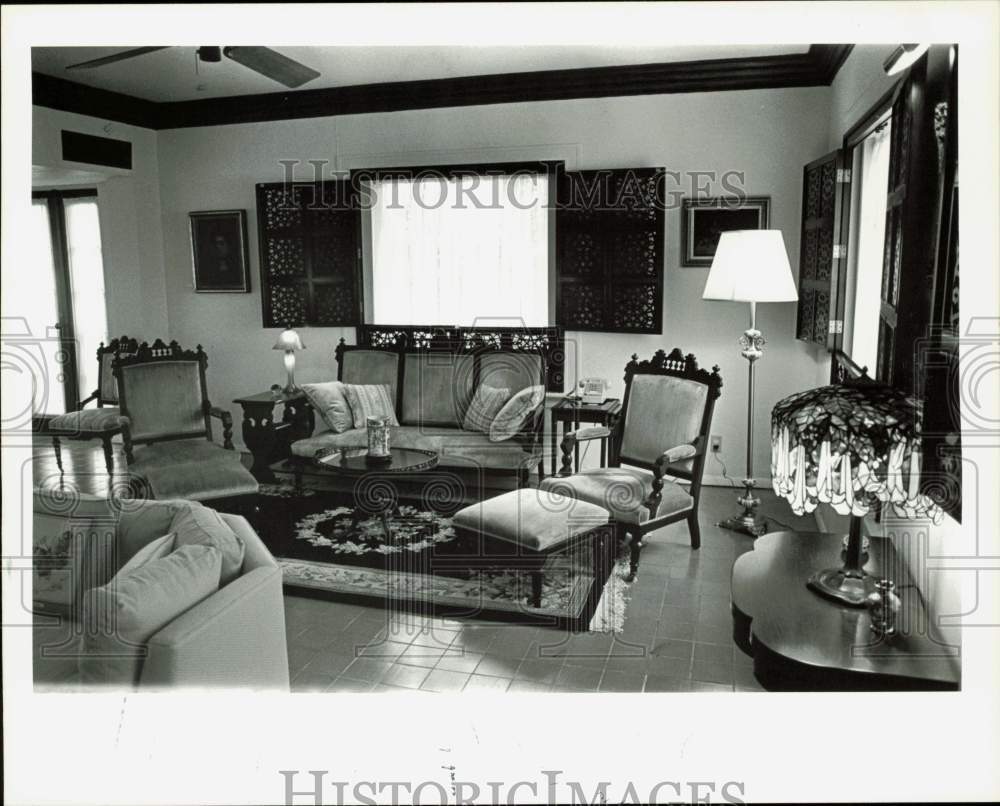 1984 Press Photo Living room at Four Way Lodge in Miami - lra31159- Historic Images