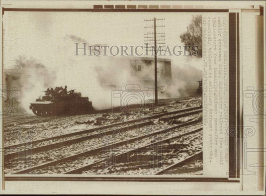 1973 Press Photo Israeli troop carrier advances along Suez, Cairo railroad line- Historic Images