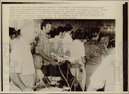 1974 Press Photo Premier Yitzhak Rabin waits for bodyguards as Israelis protest- Historic Images