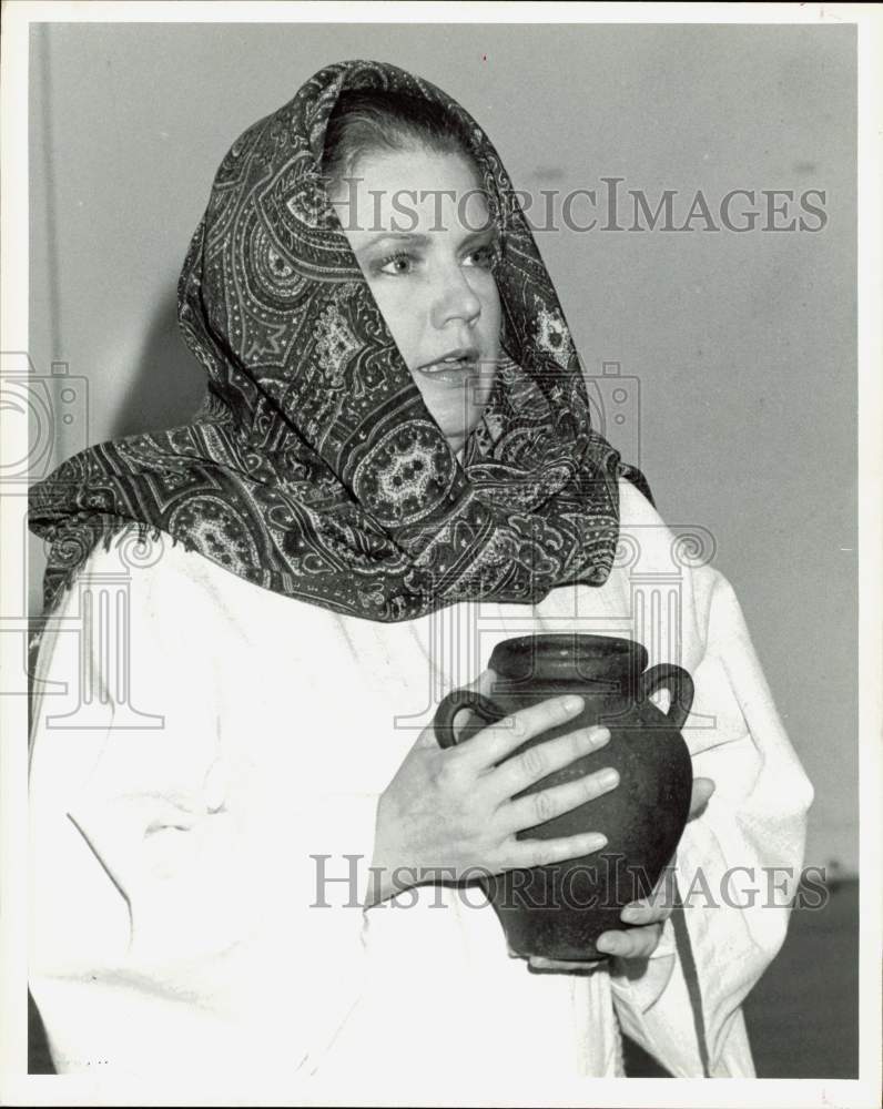 1986 Press Photo Judy Loehr portrays Salome in a play for Easter event- Historic Images