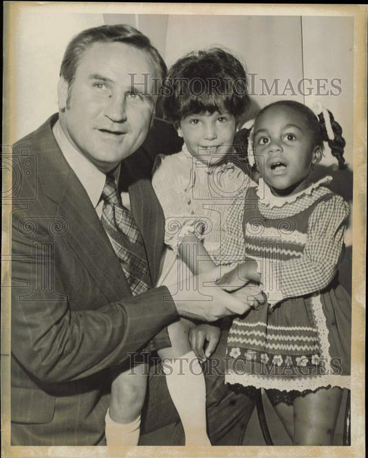 1972 Press Photo Easter Seals official poses with children - lra36037- Historic Images